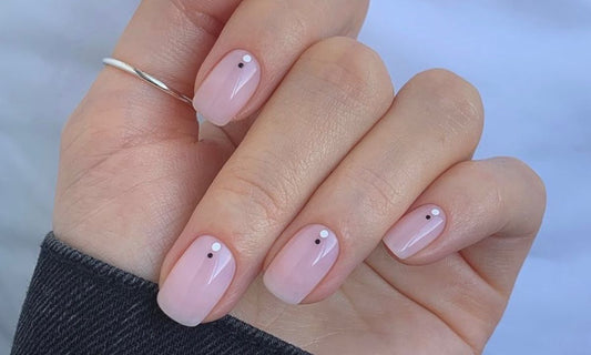 Diseños de uñas minimalistas - porque menos es más